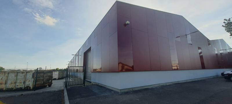 Rénovation d'une façade en panneaux composites de bardage Trespa Metz