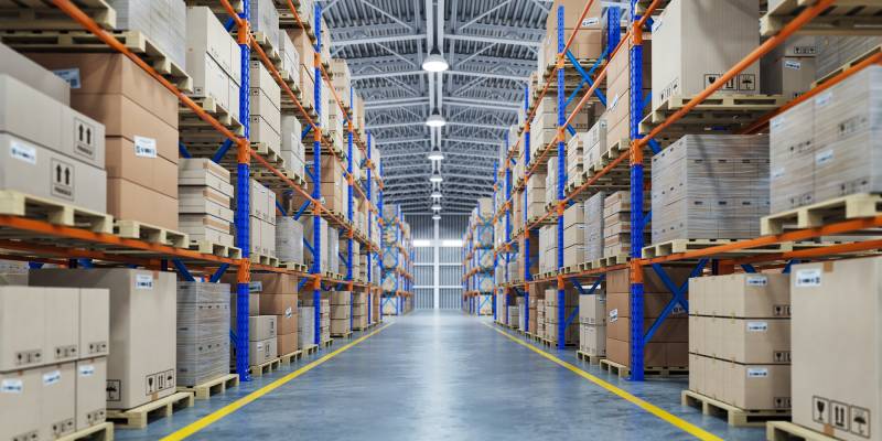 Entrepôt de stockage moderne pour centre logistique conçu par Carabin Economie à Strasbourg.